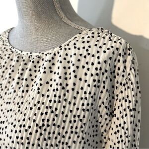 Max Studio Women’s SZ L Cream & Black Polka Dot Hearts Long Sleeved Pleated Top